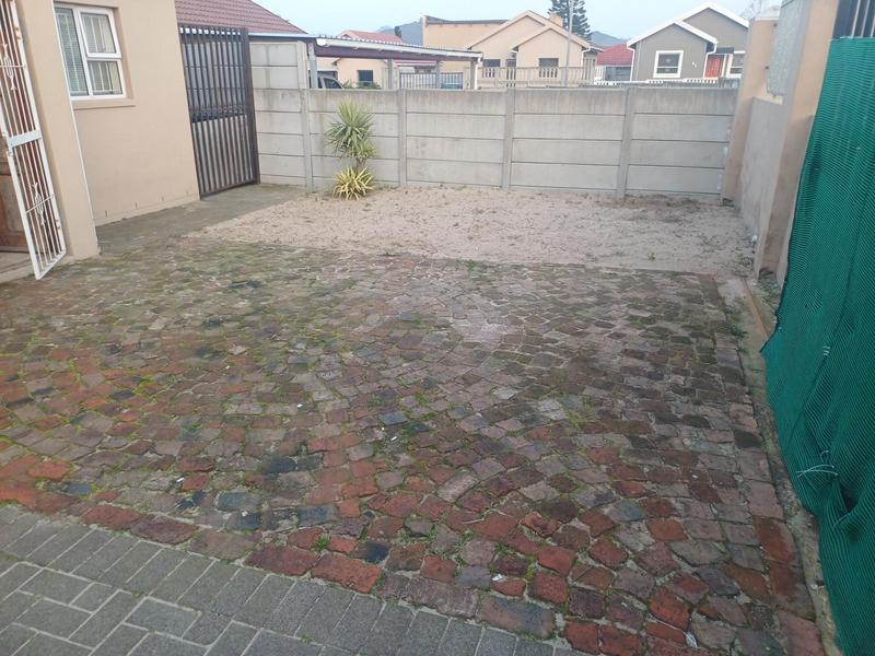 To Let 3 Bedroom Property for Rent in Bernadino Heights Western Cape